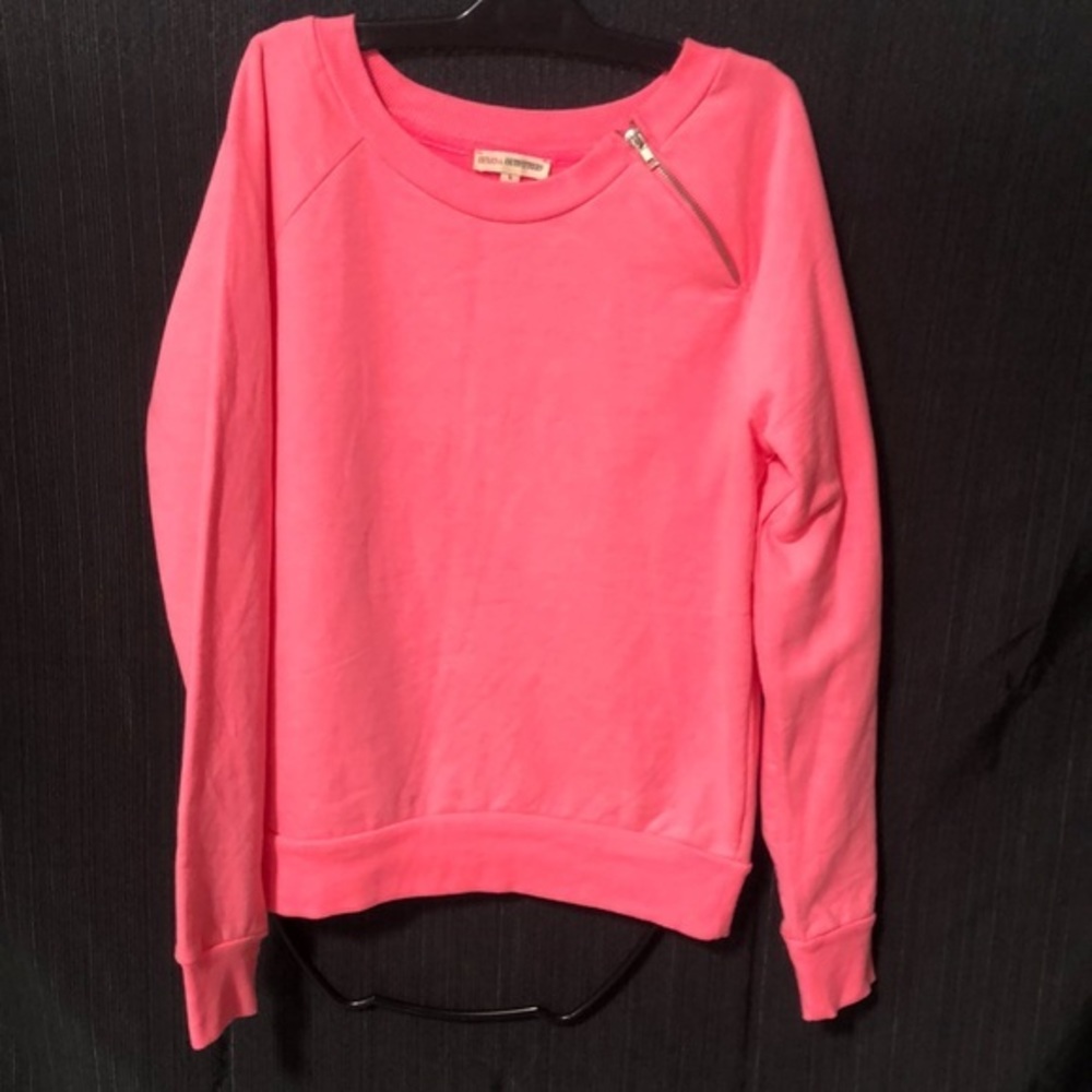 ZENANA OUTFITTERS neon pink zipper detail size large‎ sweatshirt